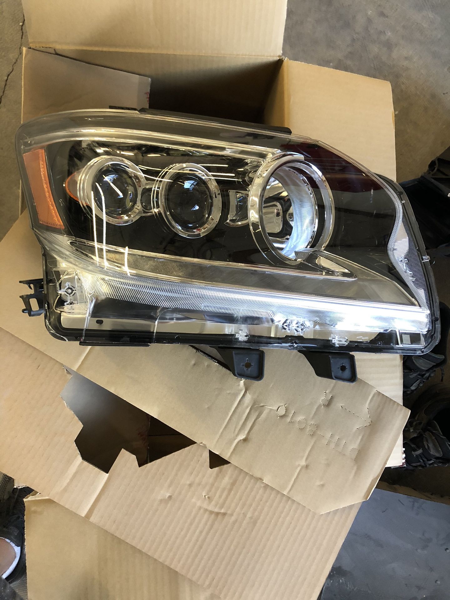 Lexus GX 460 2014-2019 headlight