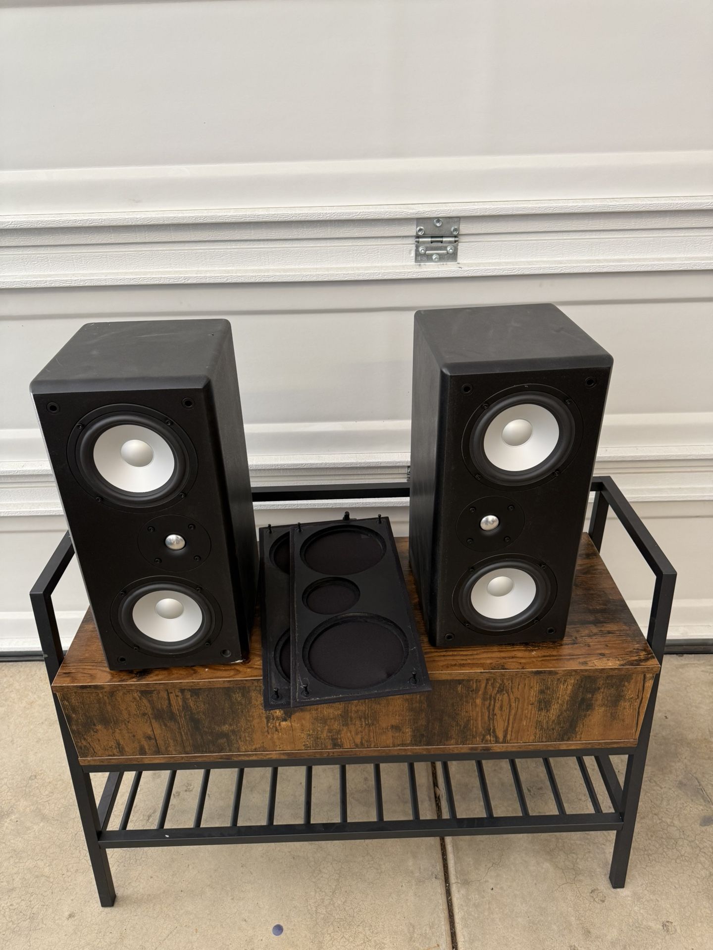 TruAudio 2 Bookshelf speakers in great condition!