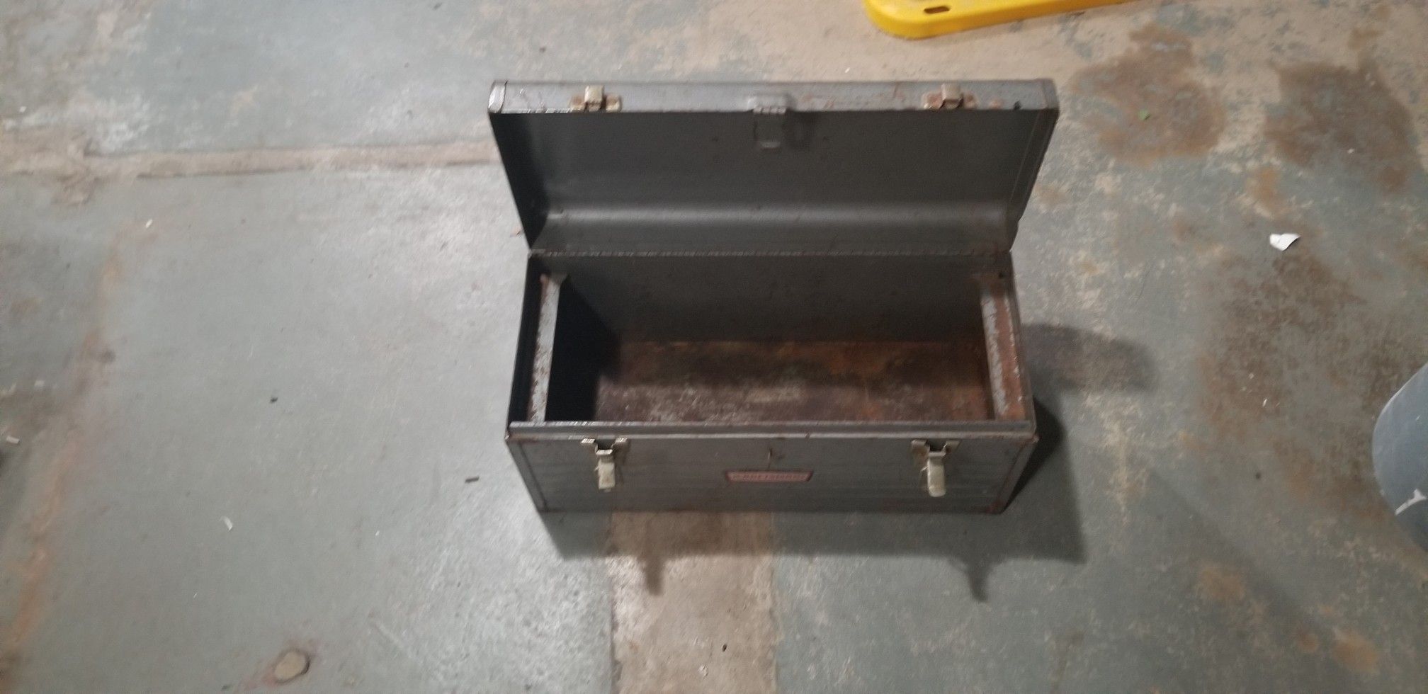 Craftsman metal tool box