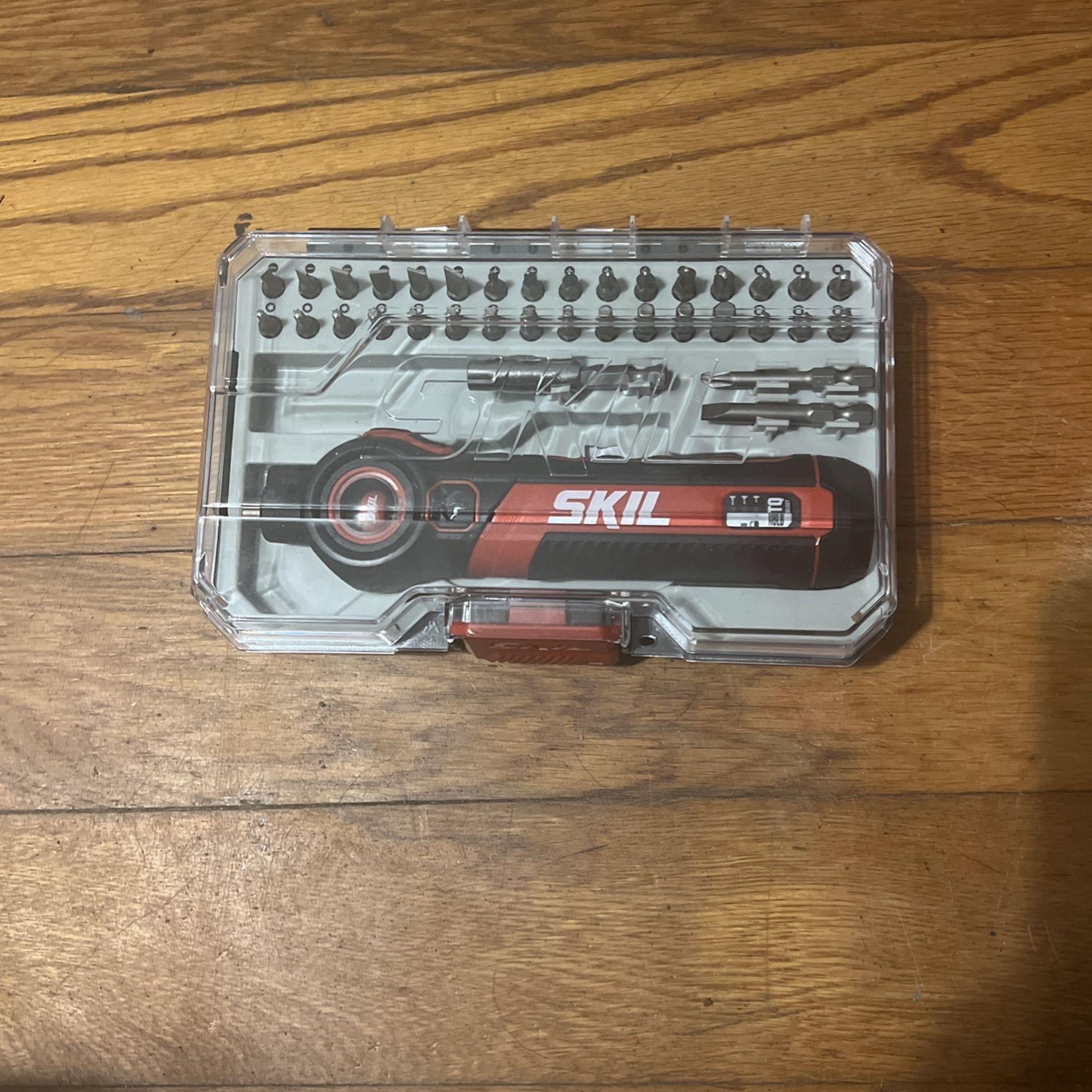 SKIL electric screwdriver and bit set