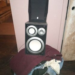 140 watt Yamaha pair of speakers