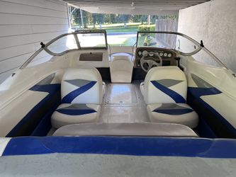 2002 Glastron Ski Boat