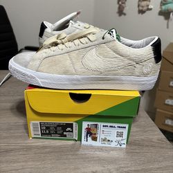 Size 10 - Nike SB Blazer Low x Medicom Toy Bearbrick White