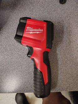 Milwaukee 2267-20H 10:1 Infrared Thermometer LCD Display Temperature Gun