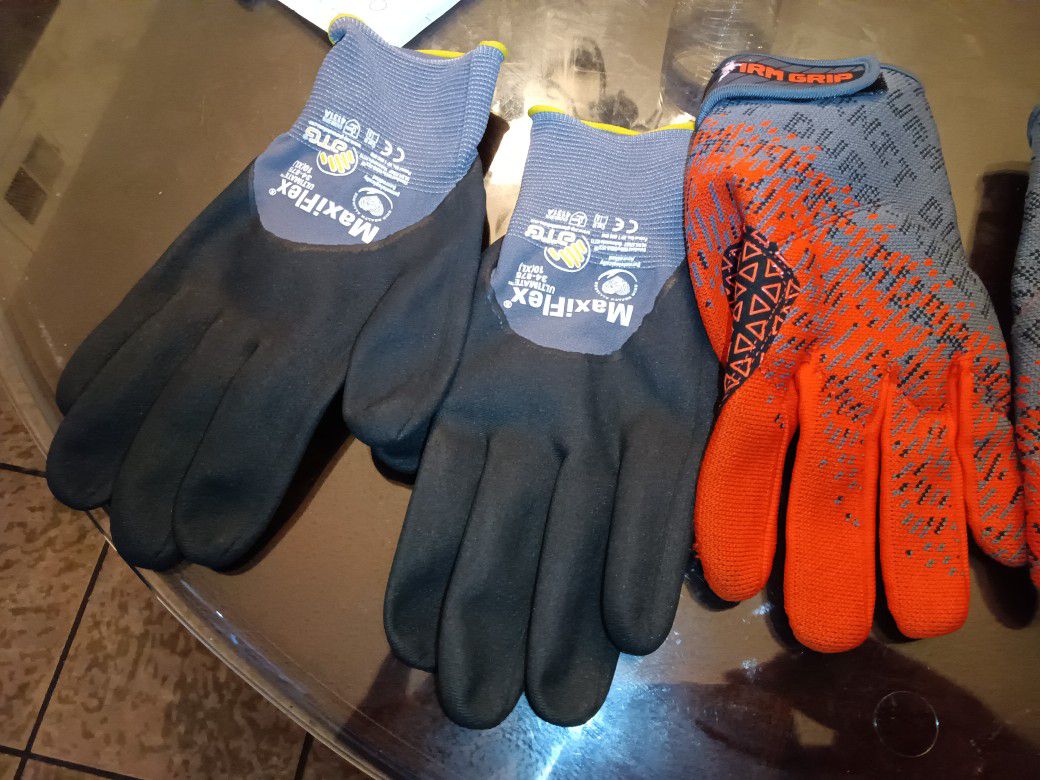 3 Brand New Gloves 7$ 