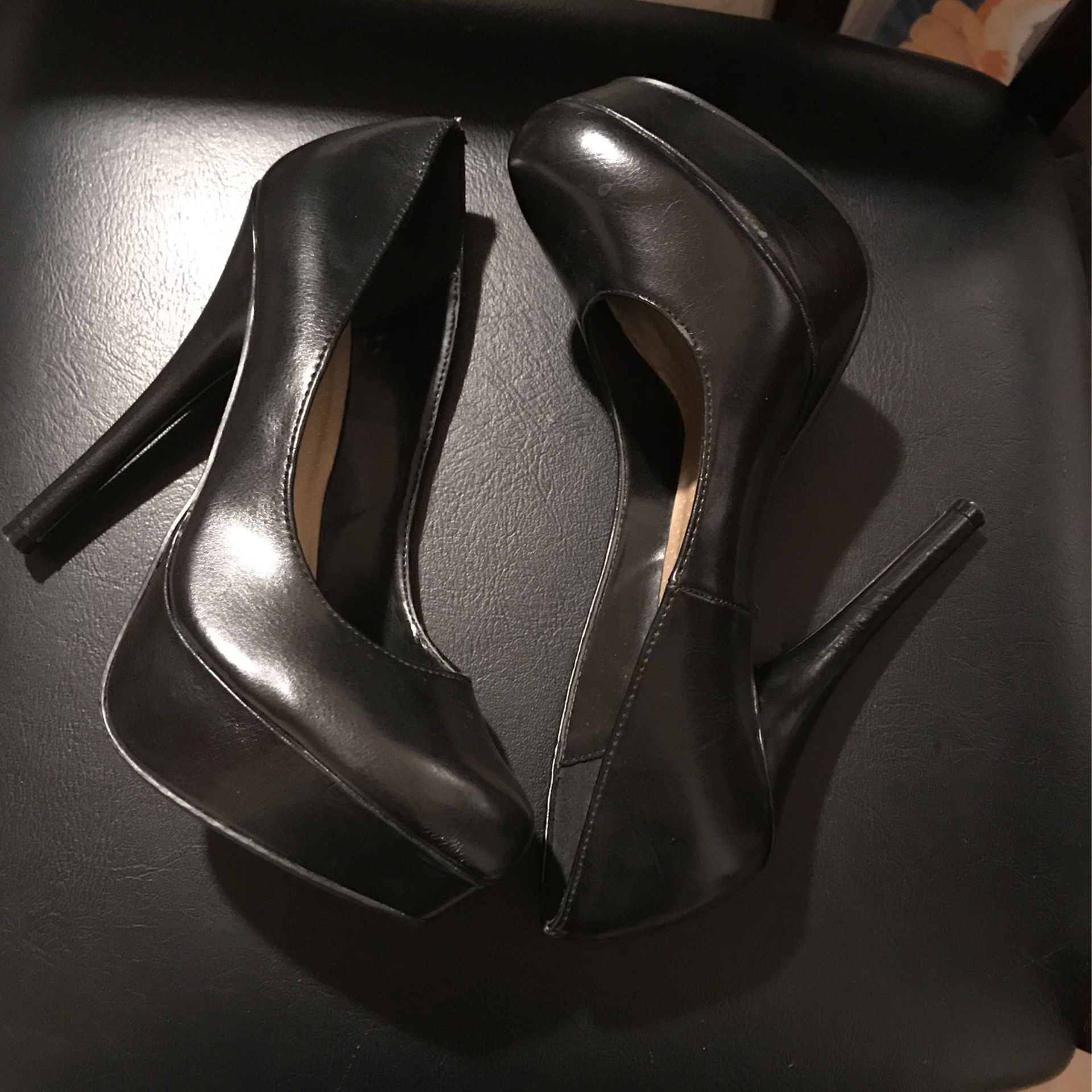 Black Pumps