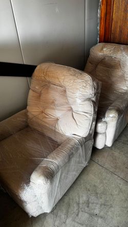 Set of 2 matching chairs