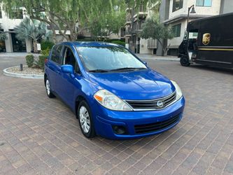 2012 Nissan versa very good condition