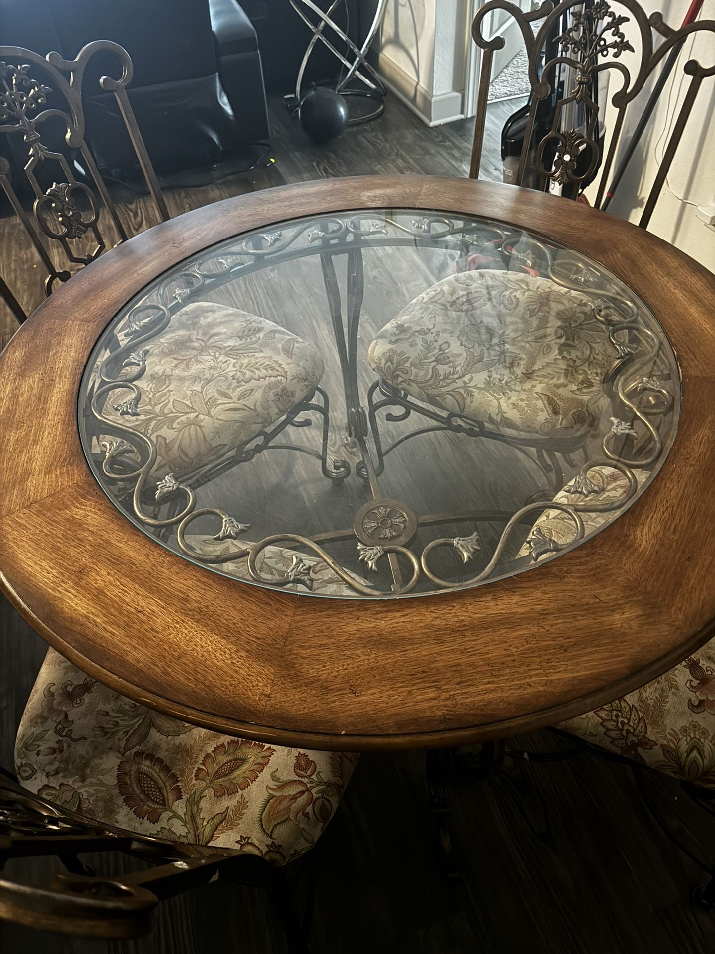 Dinning Table 300