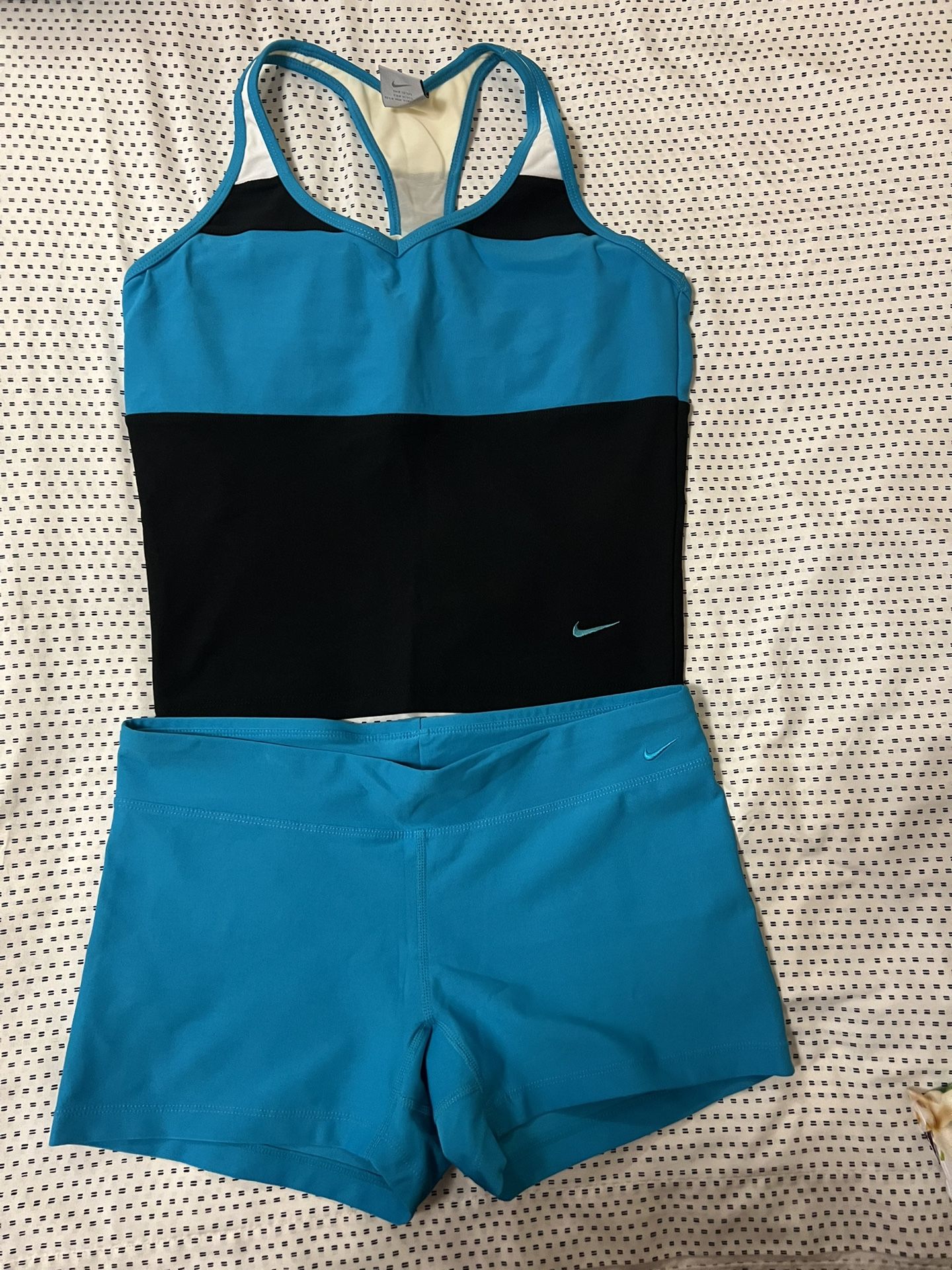 Nike women M(8-10) DRI- FIT Workout Set