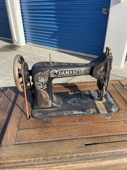 Antique Damascus Sewing Machine Quarter Sawn Oak