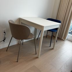 Extendable Table + 2 Chairs