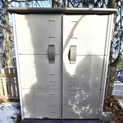 Rubbermaid Roughneck Modular Vertical Outdoor Storage Shed