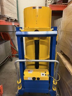 Vestil Steel DC Powered Portable Hydraulic Drum Dumper 72” 1500 Lbs