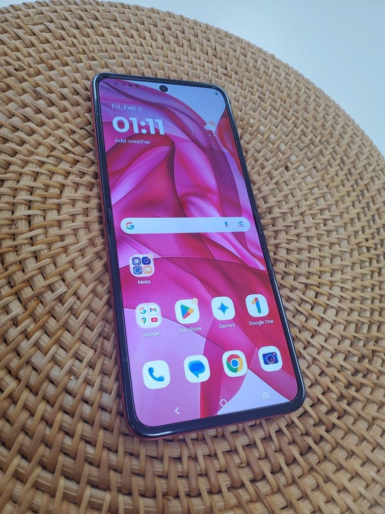 Motorola Razr+ 2024 (Unlocked) - Pre-Owned