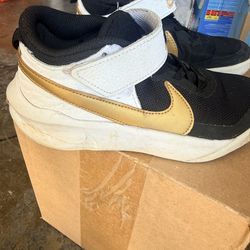 Boys Nike Hustle Shoes - USED 2Y