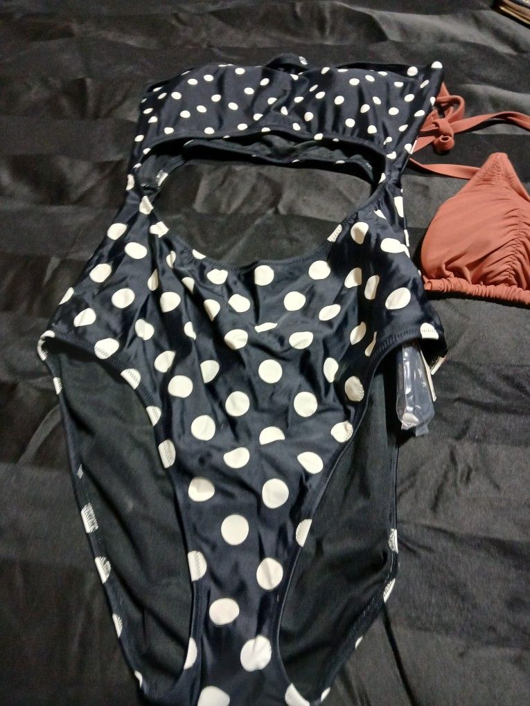 Swimsuit ,hills Eye Lashes 