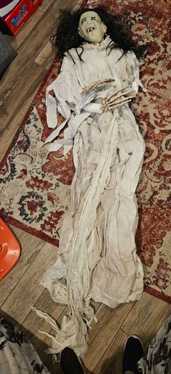 Female Halloween hanging Ghoul