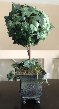 Decorative floral arrangement