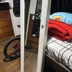 Mirror cabinet