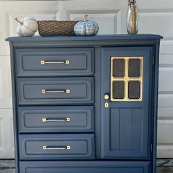 Dresser/chest/armoir