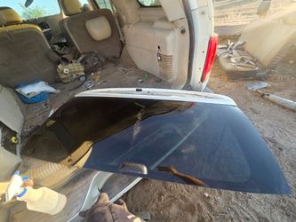 Back glass to trunk for cadlliac escalade