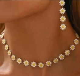 A SET OF THREE DAISY BRACELET, APAIR OF EARRINGS, AND A NECKLACE SET