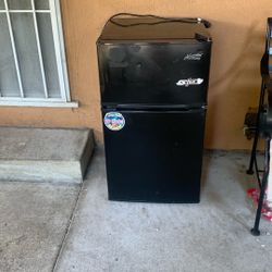 Mini Fridge Good Conditions 