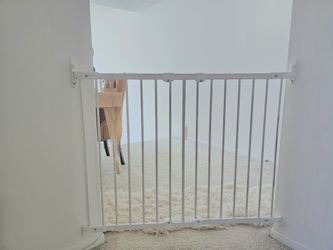 NEW KidCo *Angle Mount" Baby Gate