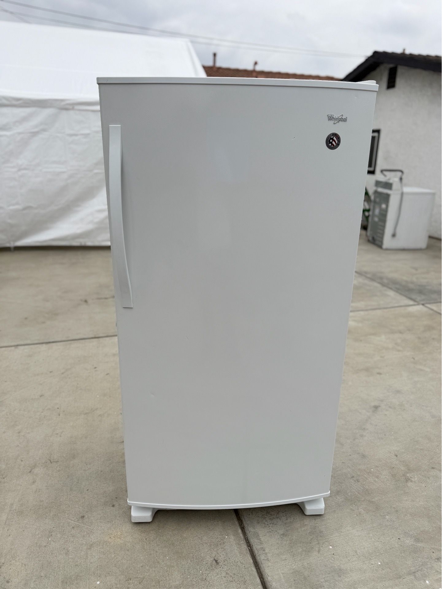 Whirlpool upright freezer • free local delivery