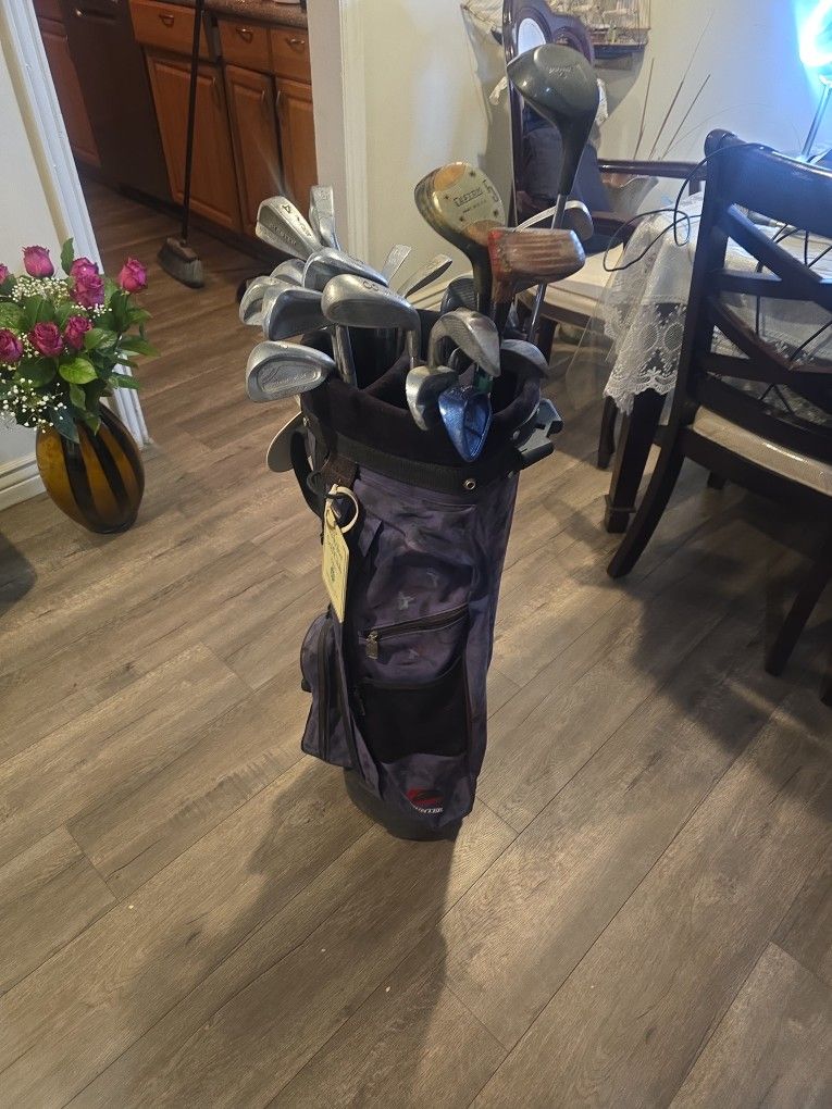 GOLF CLUBS WITH GOLF BAG (20 CLUBS)