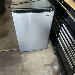 Magic Chef Mini Fridge