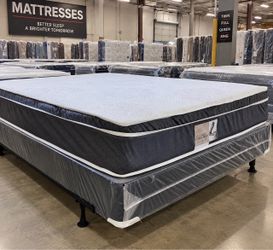 Queen Pillowtop mattress and box spring new