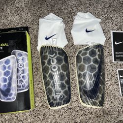 NIKE MERCURIAL FLYLITE Soccer Shinguards