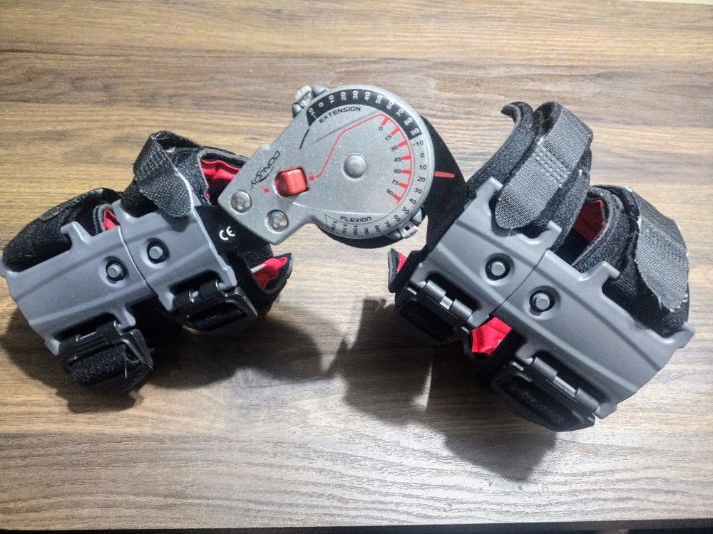 DonJoy Child Adjustable Red Right Leg Knee Brace With Velcro Scraps