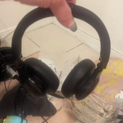 JBL Live  650BTNC headphones