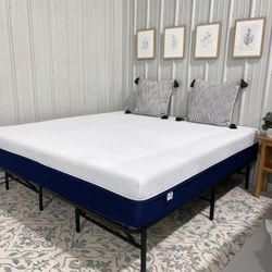 LIKE NEW Amerasleep AS3 Hybrid Queen Mattress  