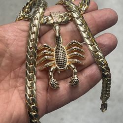 14k premium 5x gold plated Scorpion pendant and Cuban necklace  ✅✅✅