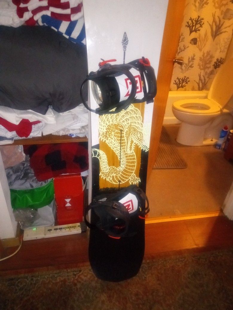 Solomon assassin snowboard perfect condition