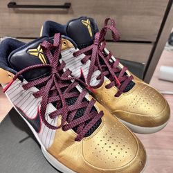 Kobe 4 iv Gold Medal Protro Used Size 10.5