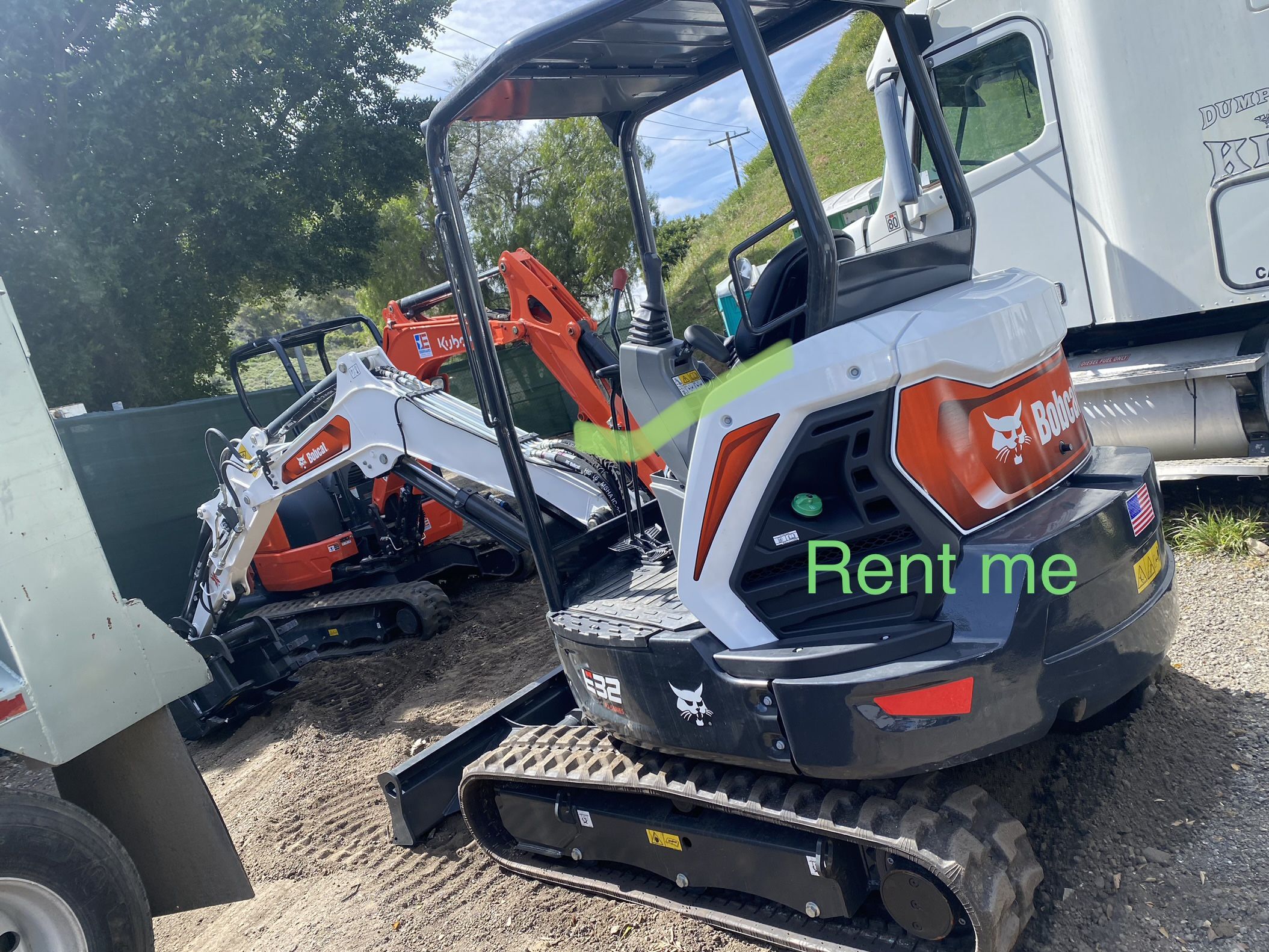 Mini Excavator E32 Work