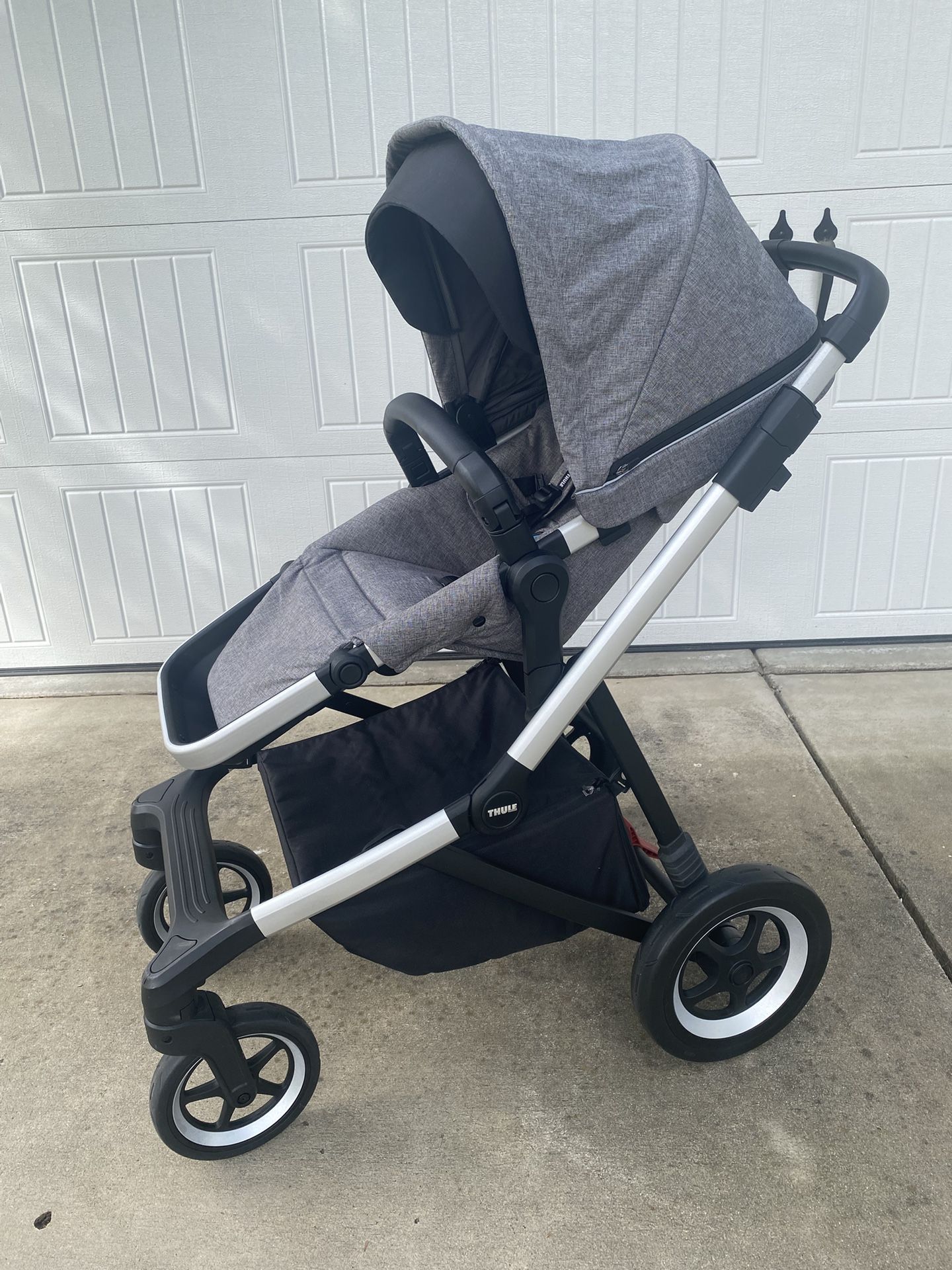 Used Thule Sleek Stroller Gray/Black