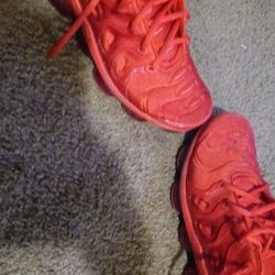 Red Vapormax Size 9 Men