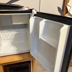 Hisense  Refrig College Dorm Size