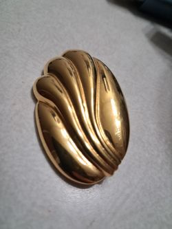 Gold-Tone Ridged Oval Brooch Pin
