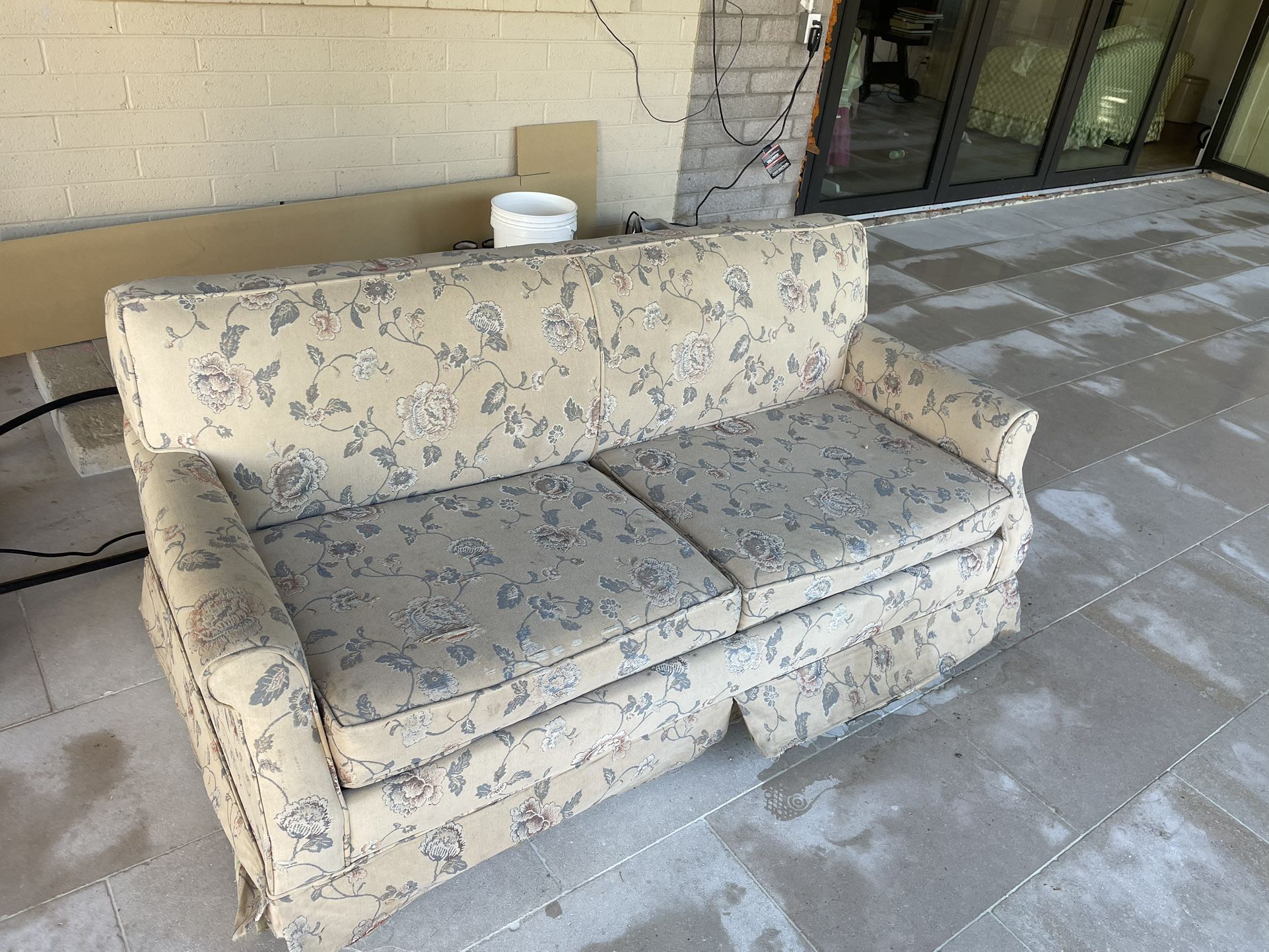 Free Pull Out Bed Couch 