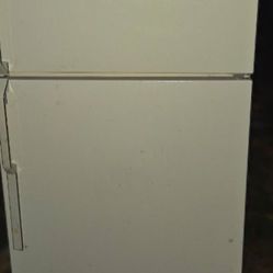 REDUCED: Great Working Refrigerator priced to sell fast!