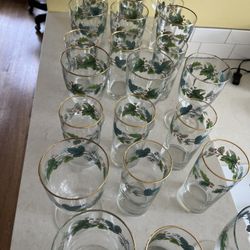 Glasses Glassware Stemware Wine And Water Holiday Christmas Green Vine Leaf Holly Set 24