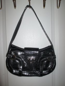 black textured shoulder bag