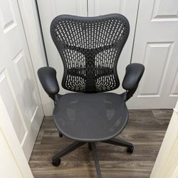 Herman Miller Mirra 2 . FULLY LOADED ( 2022)